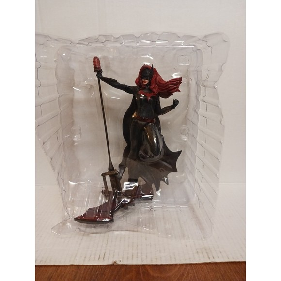 DC CW Gallery Batwoman PVC 9 Inch Figure Diamond Select - Picture 9 of 12